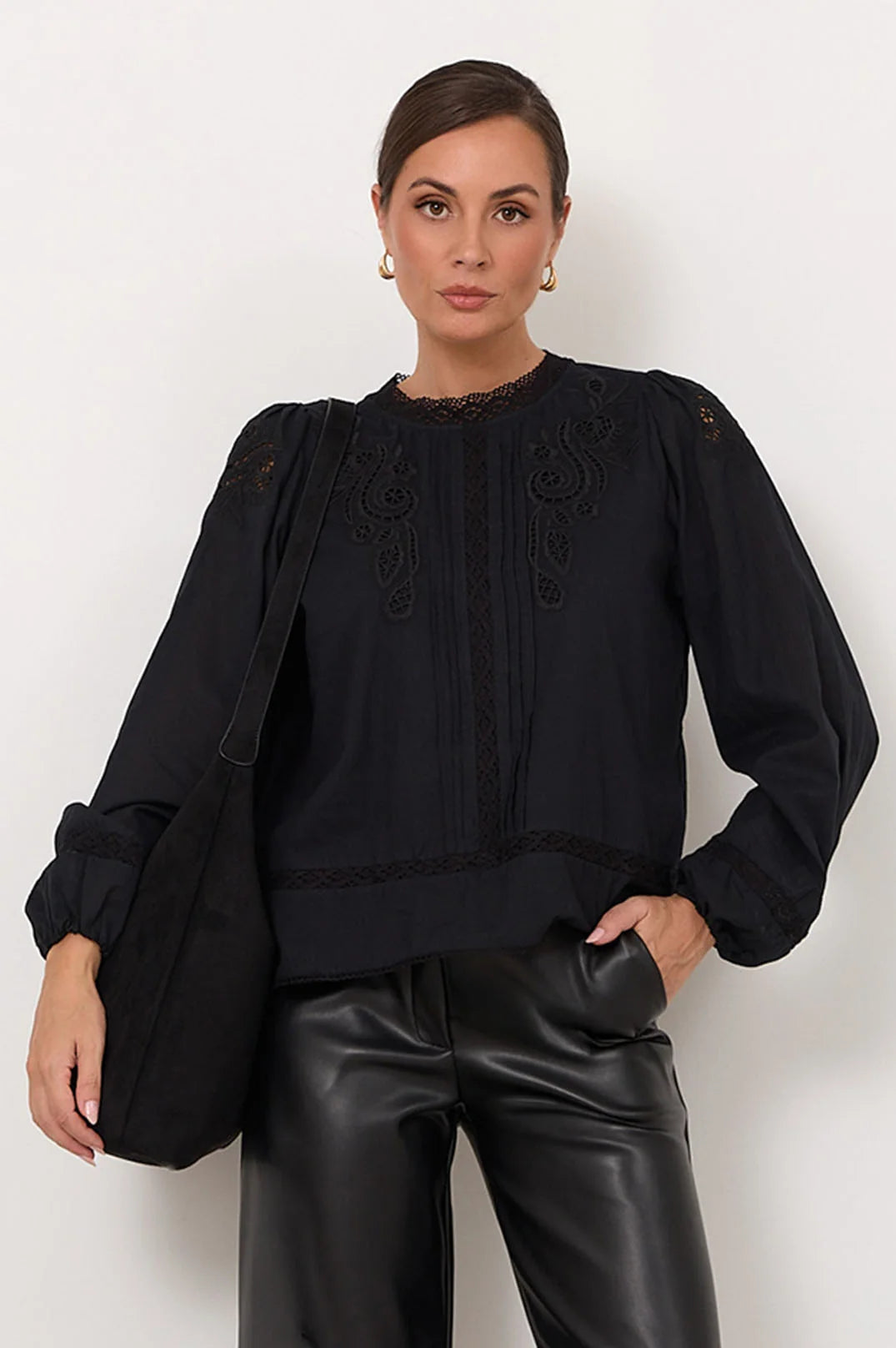 Sofia | Elegante Canotta Pizzo con Cut Out e Maniche Lunghe 0