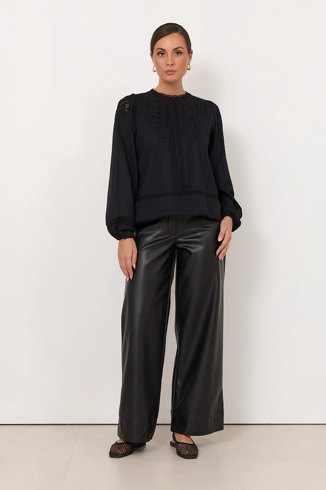 Sofia | Elegante Canotta Pizzo con Cut Out e Maniche Lunghe 2