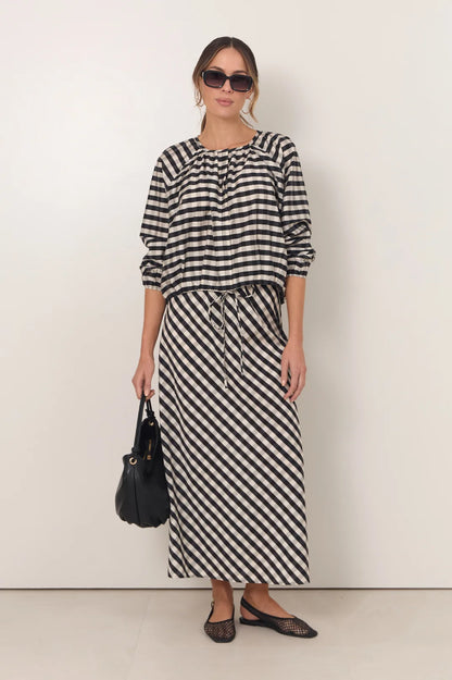 Sophia | Elegante Maxi Gonna a Quadri Bianco e Nero 1