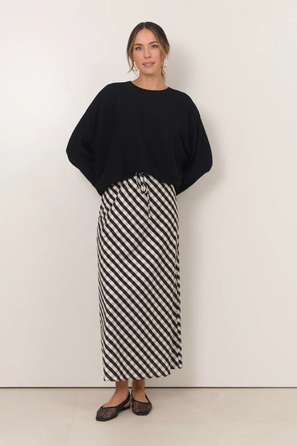 Sophia | Elegante Maxi Gonna a Quadri Bianco e Nero 4