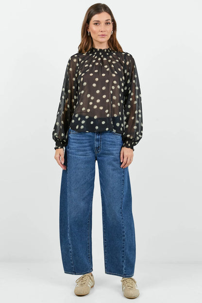 Sophia | Elegante Top in Georgette con Pois Neri 4
