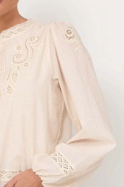 Sophie | Elegante Top in Pizzo con Cut Out e Maniche Lunghe 2