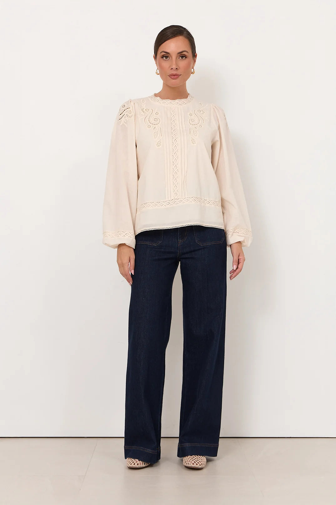 Sophie | Elegante Top in Pizzo con Cut Out e Maniche Lunghe 3