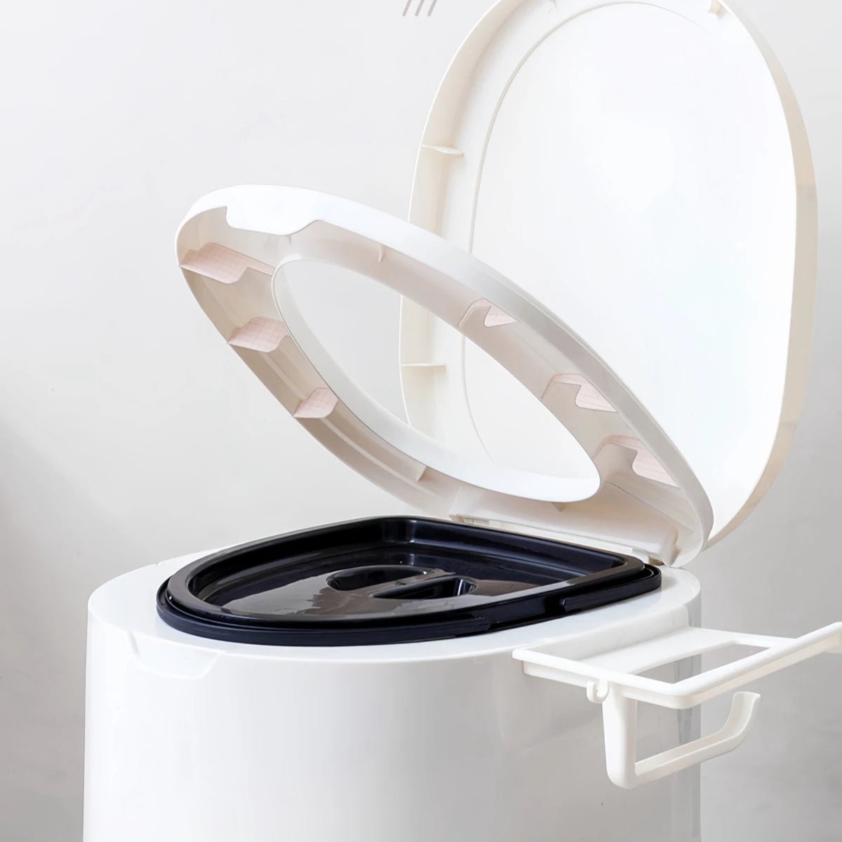 Toilette d'Emergenza Mobile | Design Compatto con Portarotolo e Protezione Odori | Igiene e Comfort in Viaggio 3