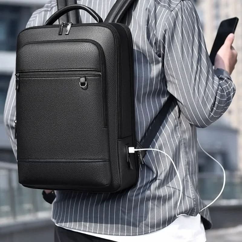 Zaino Uomo Da Viaggio Con Porta USB Integrata | Design Ergonomico Per Comfort Quotidiano 3