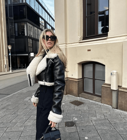 Priscilla | Giacca Donna Effetto Pelle con Collo in Ecopelliccia - Eleganza Invernale