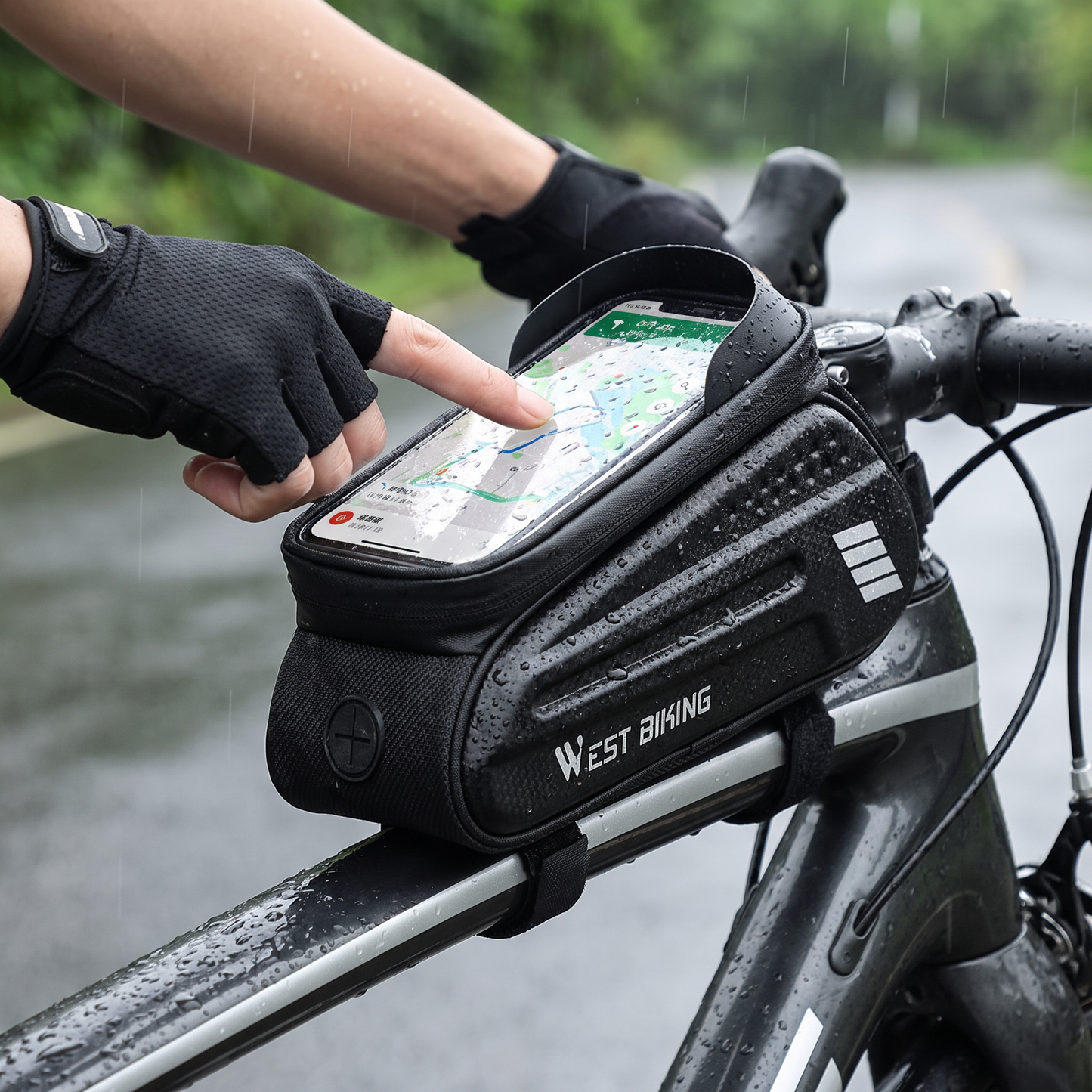 Borsa da Bicicletta Impermeabile (Touch Screen) - lifestyle hero