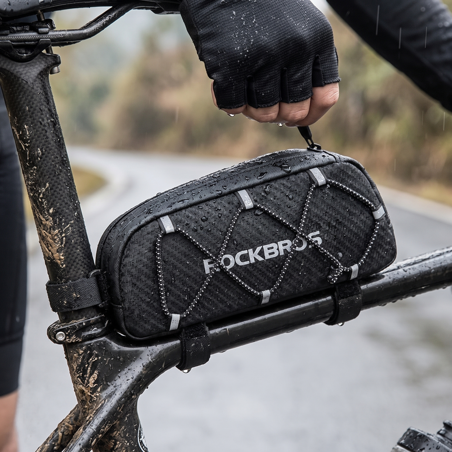 Borsa da Bici Impermeabile Sottosella - lifestyle hero