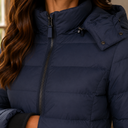 Azzurra | Gesteppte Damenjacke in Slim Fit mit Kapuze - Lange, klare Linien